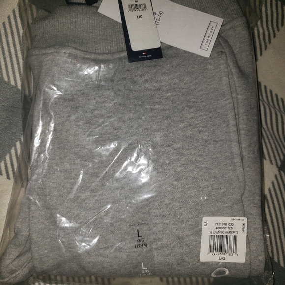 T.Hilfiger sweatpants,12-14 bnwt - Picture 3 of 6